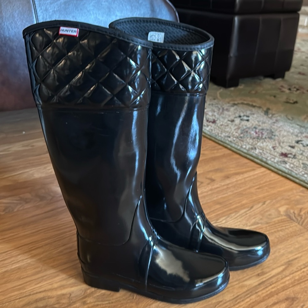 Like new Hunter Rigley Tall Black Quilted Rain Boots W25483.